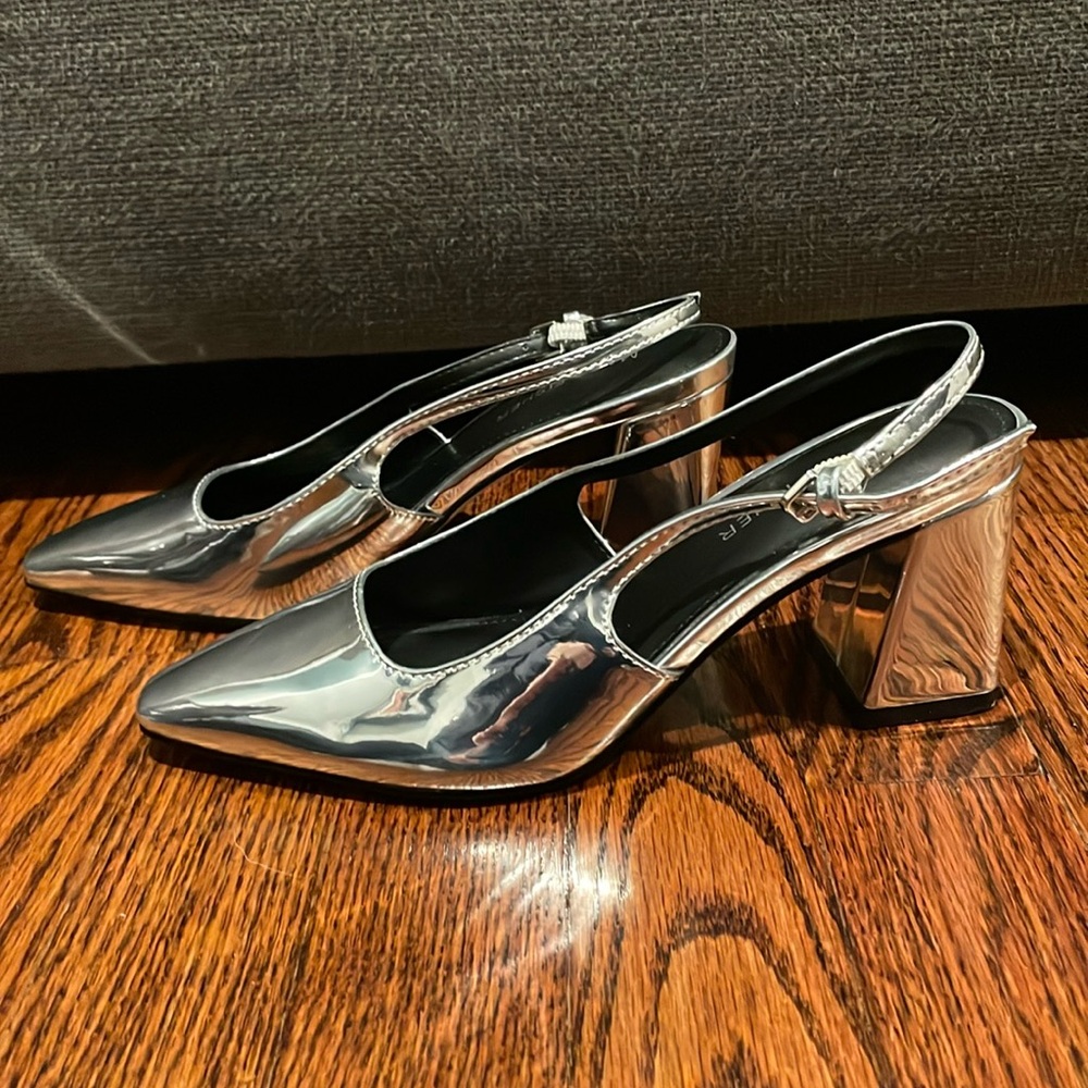Marc Fisher LEANEA Slingback Silver Metallic Block Heel Pump, Size 5